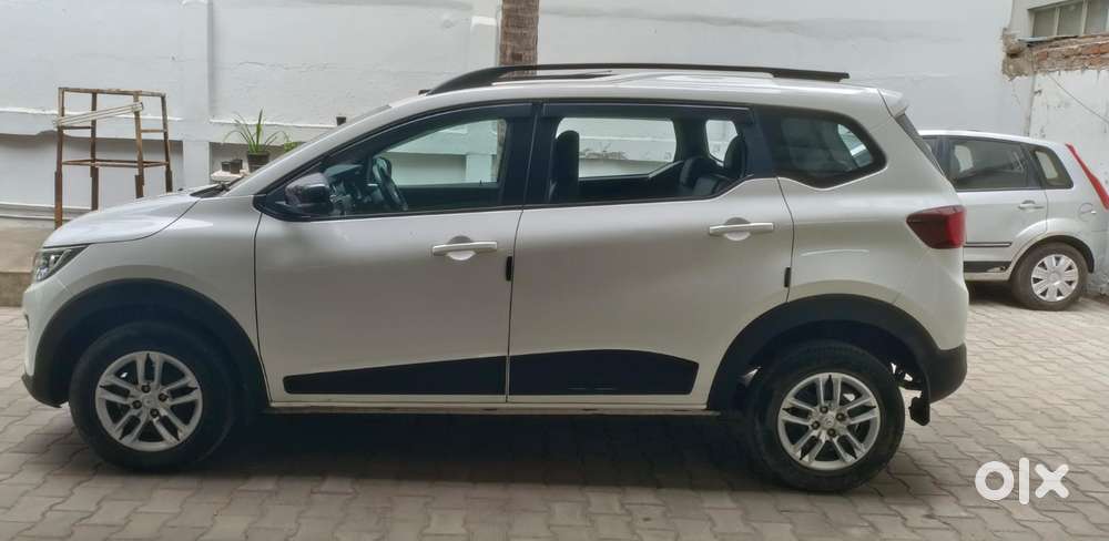 Renault Triber Rxt, 2022, Petrol