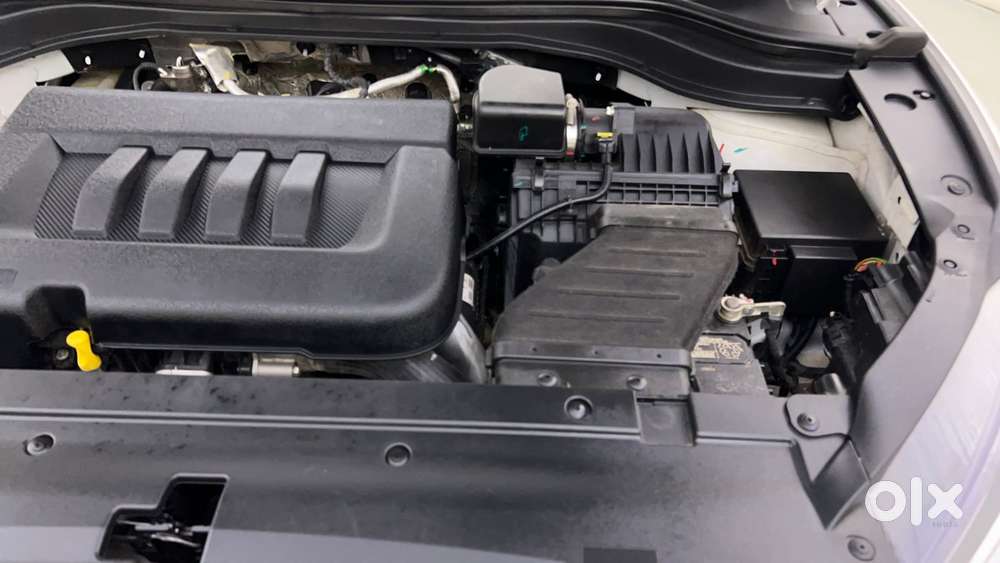 Mahindra Xuv700 2.2 Ax 7 Diesel Mt Luxury Pack Str, 2025, Diesel