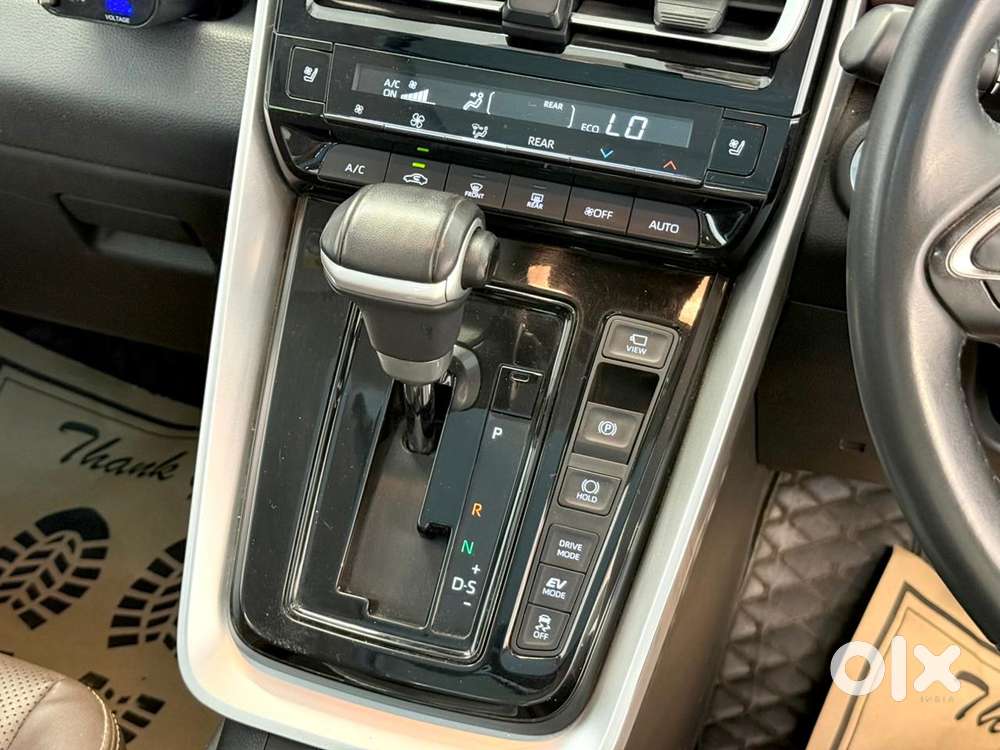 Toyota Innova Hycross 2.0 Zx Hybrid 7 Str, 2023, Petrol
