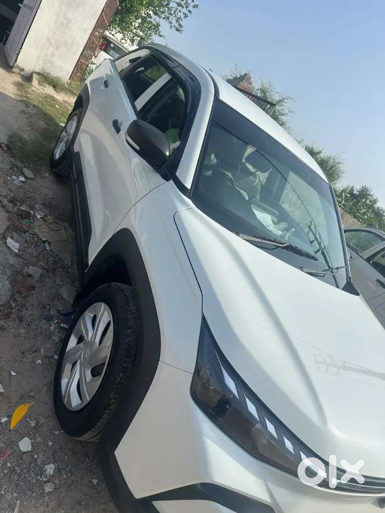 For Self Drive Cng Maruti Suzuki Victoris 3000 Per Day