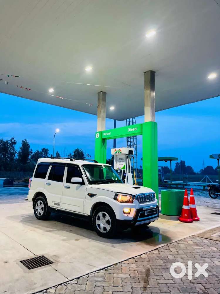 Mahindra Scorpio S6 Plus 2016