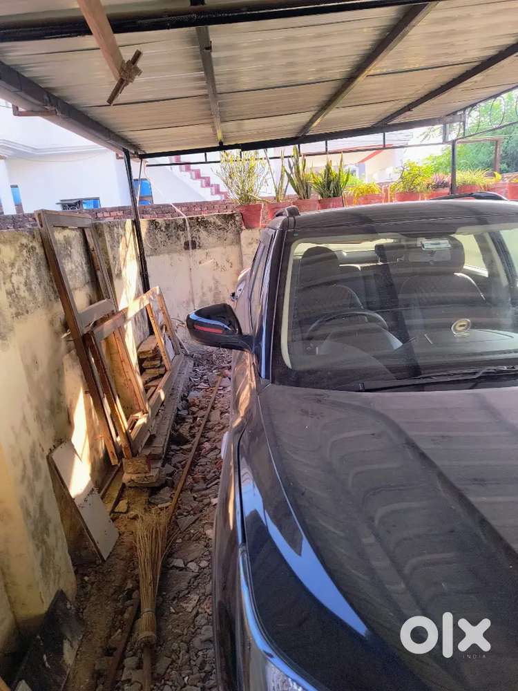 Mahindra Xuv 300 W6 Model With Sunroof