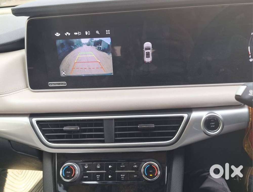 Mahindra Xuv700 2.0 Ax 7 Petrol Mt Str, 2022, Petrol