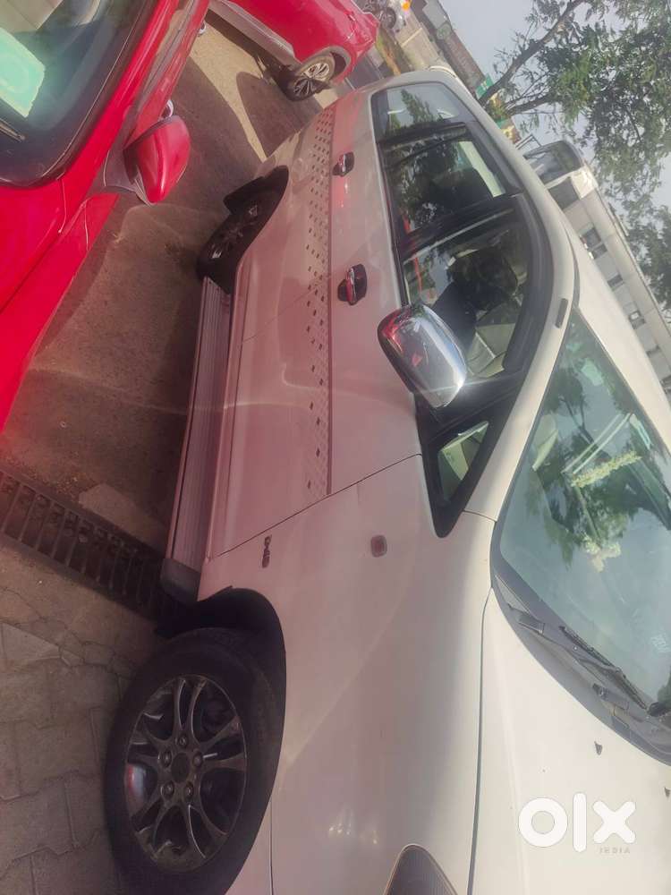 Toyota Innova Crysta 2011 Diesel 150000 Km Driven