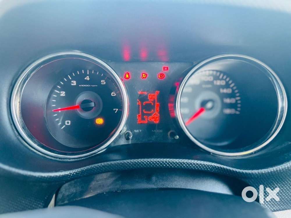 Mahindra Tuv 300 Mhawk100 T8, 2015, Diesel