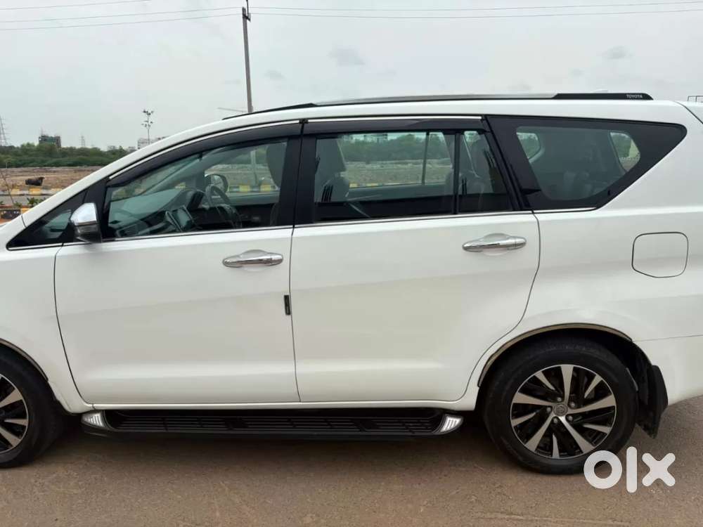 Toyota Innova Crysta 2.7 Zx At, 2022, Petrol