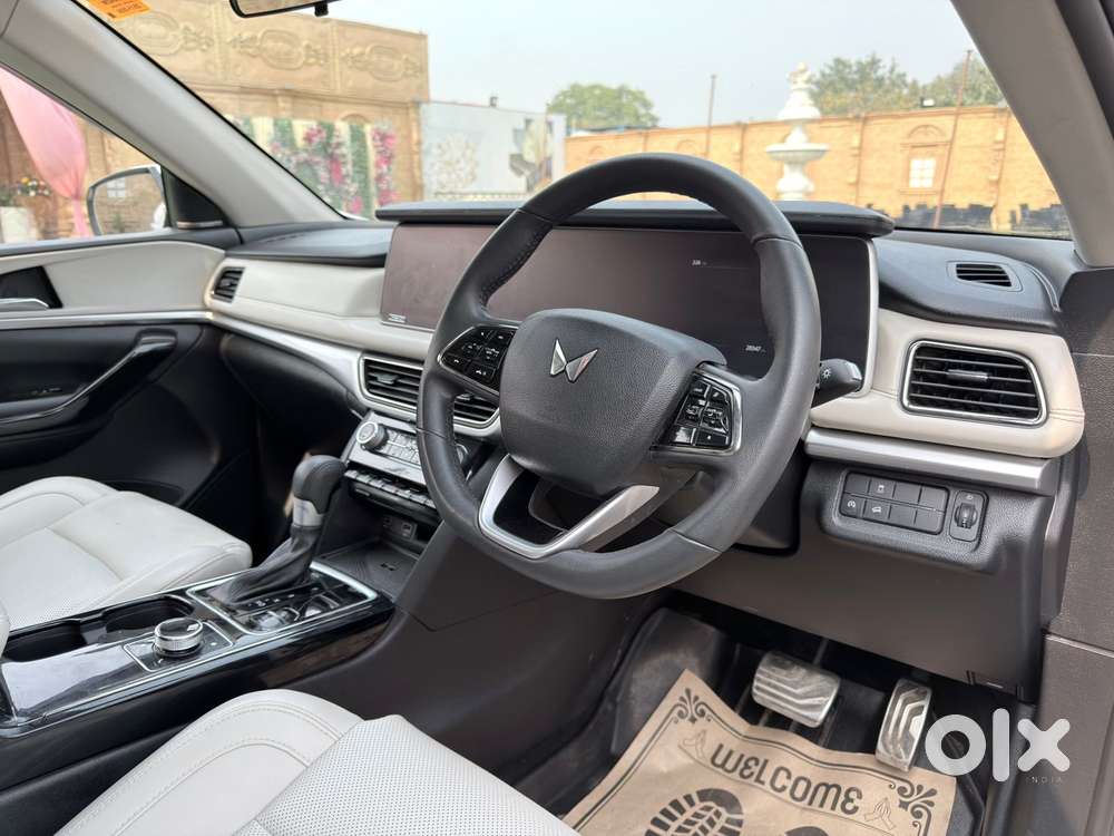 Mahindra Xuv700 2.2 Ax 7 Diesel At Luxury Pack Str Awd, 2024, Diesel