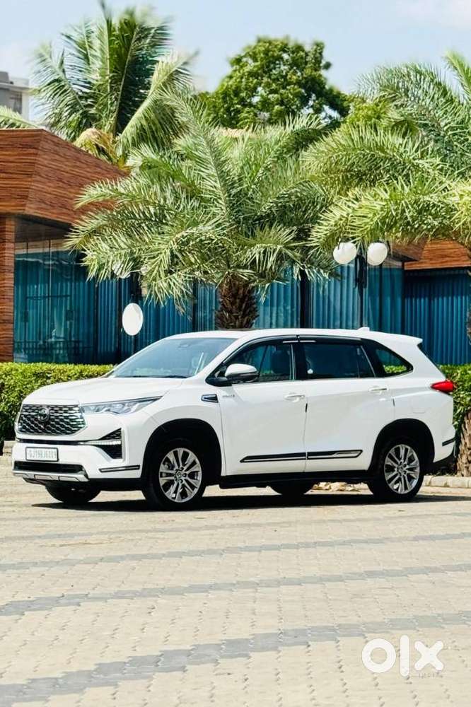Toyota Innova Hycross 2.0 Zx (o) Hybrid 7 Str, 2024, Petrol
