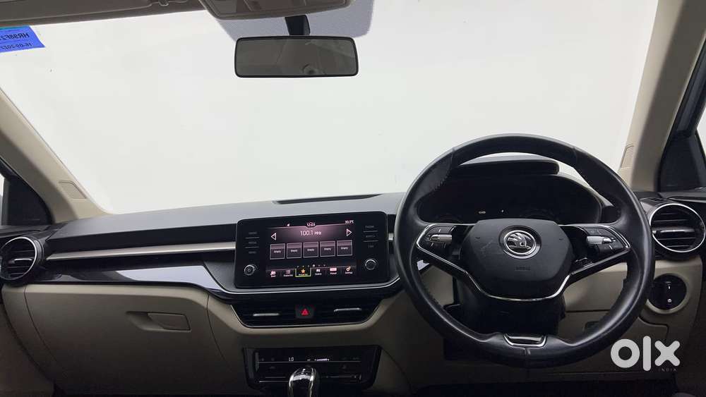 Skoda Slavia Ambition 1.0l Tsi At, 2022, Petrol