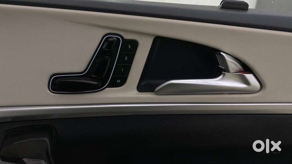 Mahindra Xuv700 2.0 Ax 7 Petrol At Luxury Pack Str, 2023, Petrol