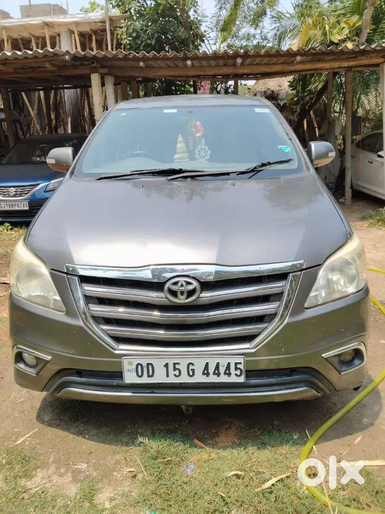 Toyota Innova 2016 Diesel 80000 Km Driven.