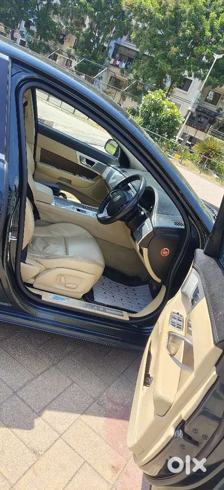 Jaguar Xf 2013 Diesel 75000 Km Driven