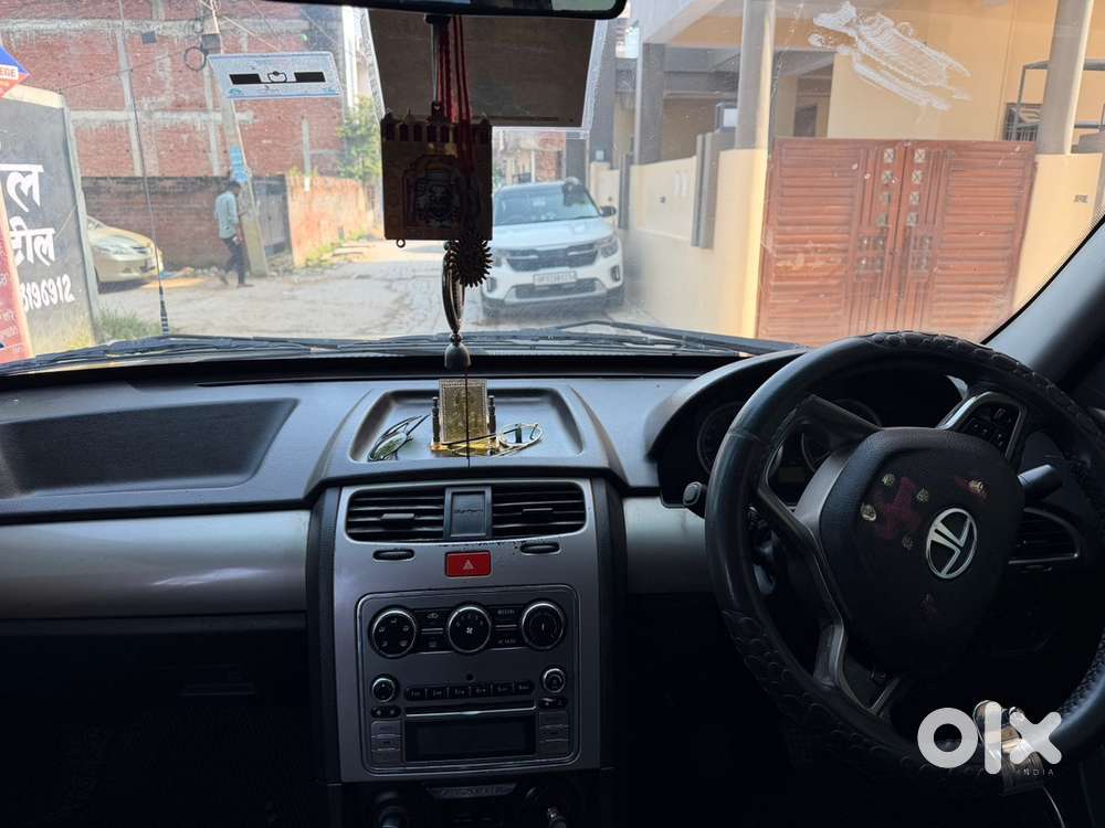Tata Safari Storme 2016
