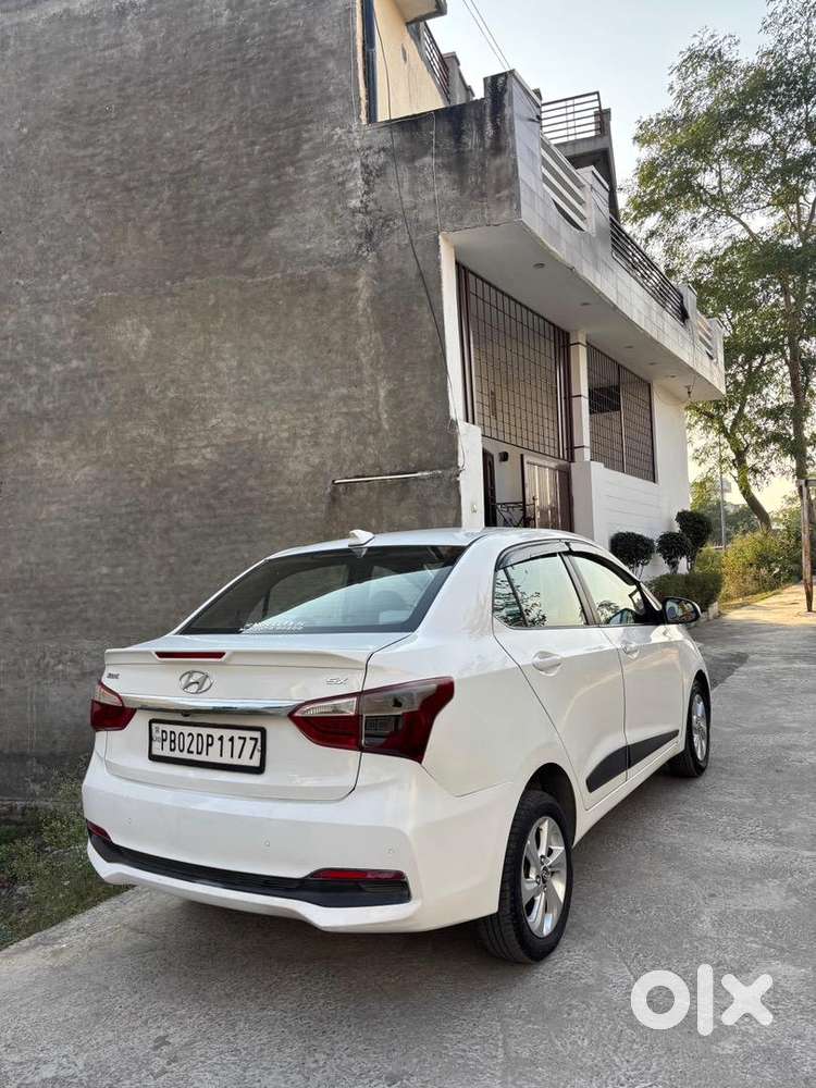 Hyundia Xcent Car