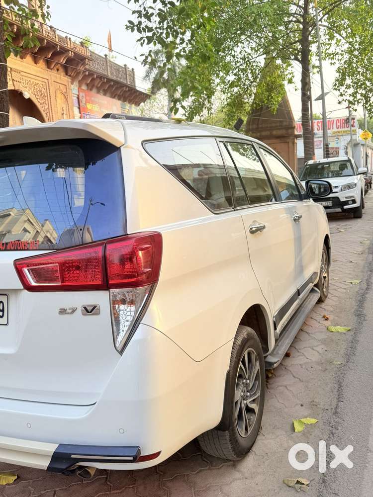 Toyota Innova Crysta 2.4 V 7 Str, 2022, Petrol