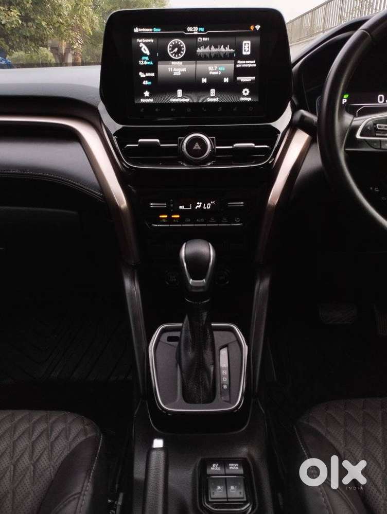 Maruti Suzuki Grand Vitara 1.5 Alpha Plus Intelligent Hybrid Ecvt, 2..