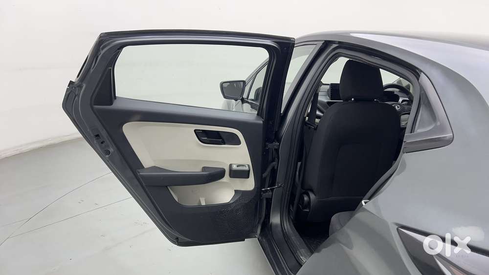 Tata Altroz 1.2 Xe, 2021, Petrol