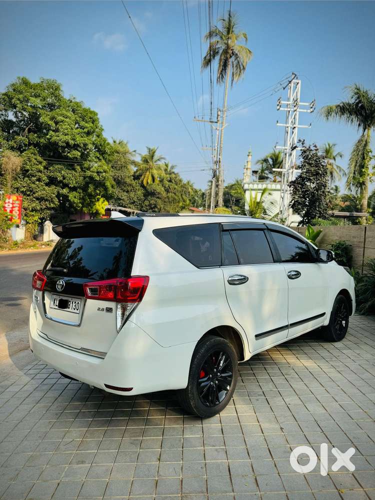 Toyota Innova Crysta 2.8z Automatic, 2016, Diesel