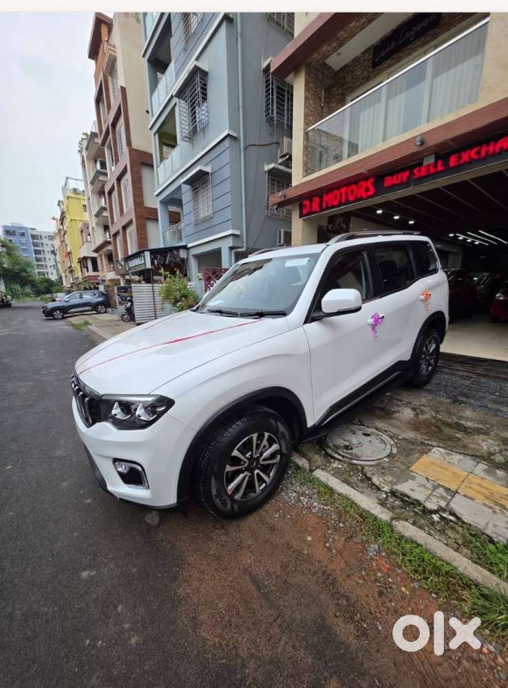 Mahindra Scorpio N Z8 Petrol At 7 Str, 2026, Petrol