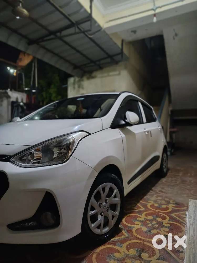 Very Less Km Runed Very Clean And Showroom Track Time To Time Oil