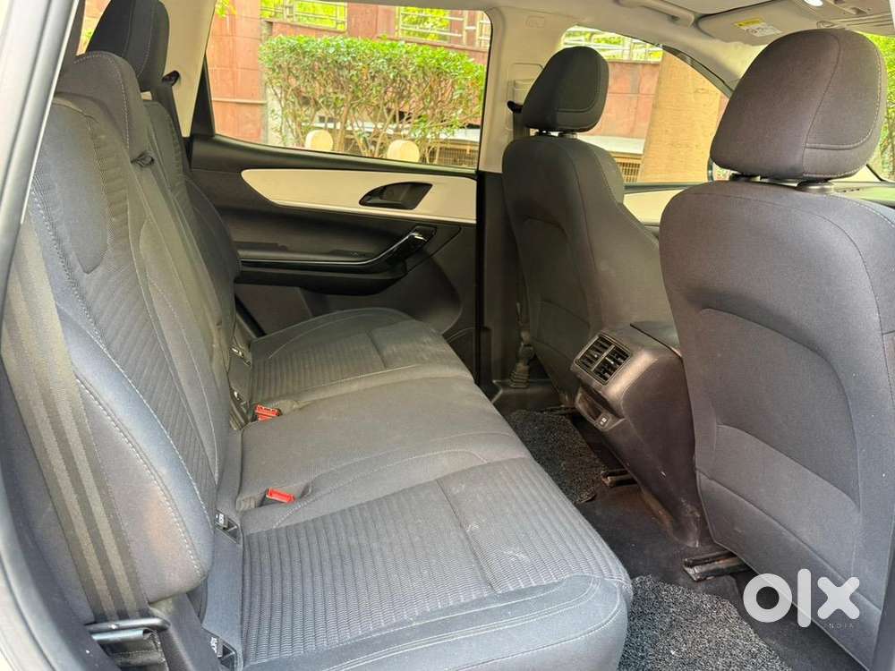 Mahindra Xuv700 Petrol Well Maintained