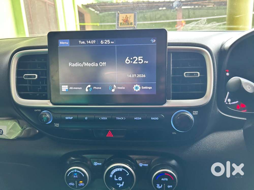 2022 Hyundai Venue Petrol Manual 70000 Km Driven