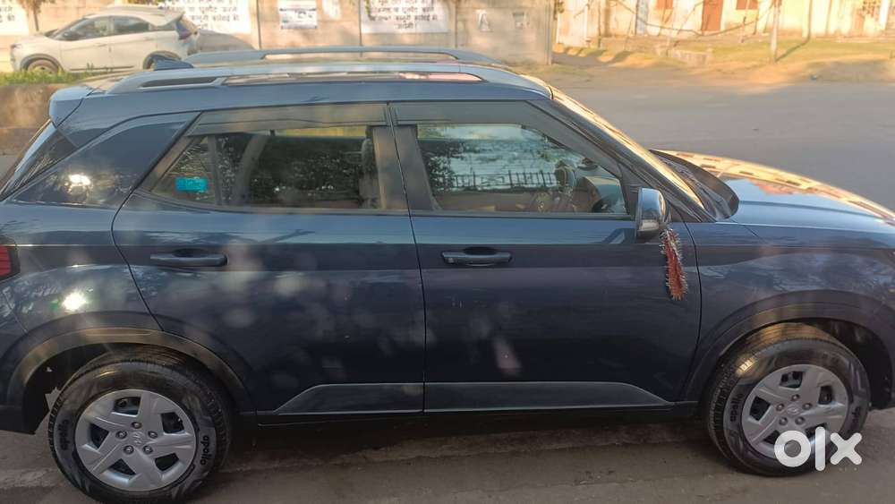 Hyundai Venue S (o) 1.2 Petrol Knight Edition, 2022, Petrol