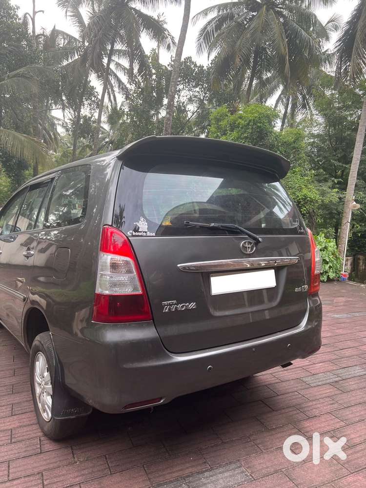 Toyota Innova 2.5 V 2011