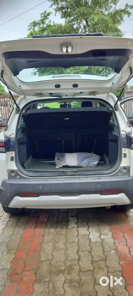 Maruti Suzuki Brezza 1.5 Zxi Smart Hybrid, 2022