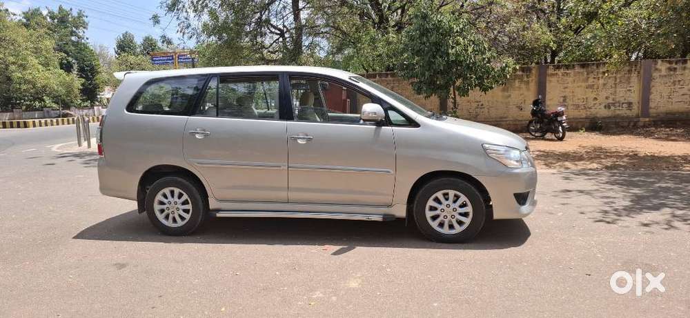 Toyota Innova 2.0 Vx (petrol) 8 Seater Bs Iv, 2013, Diesel