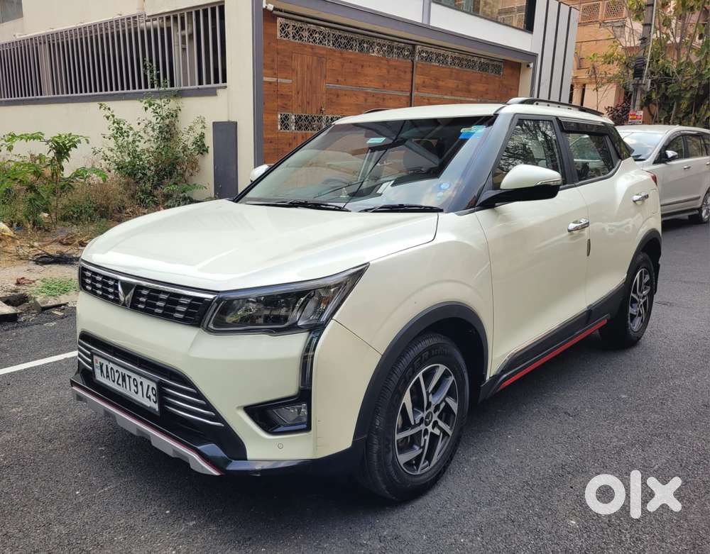 Mahindra Xuv300 1.2 W8 (o) Amt Petrol, 2023, Petrol