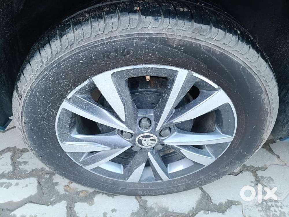 Skoda Slavia 1.0 Tsi Style At, 2023, Petrol