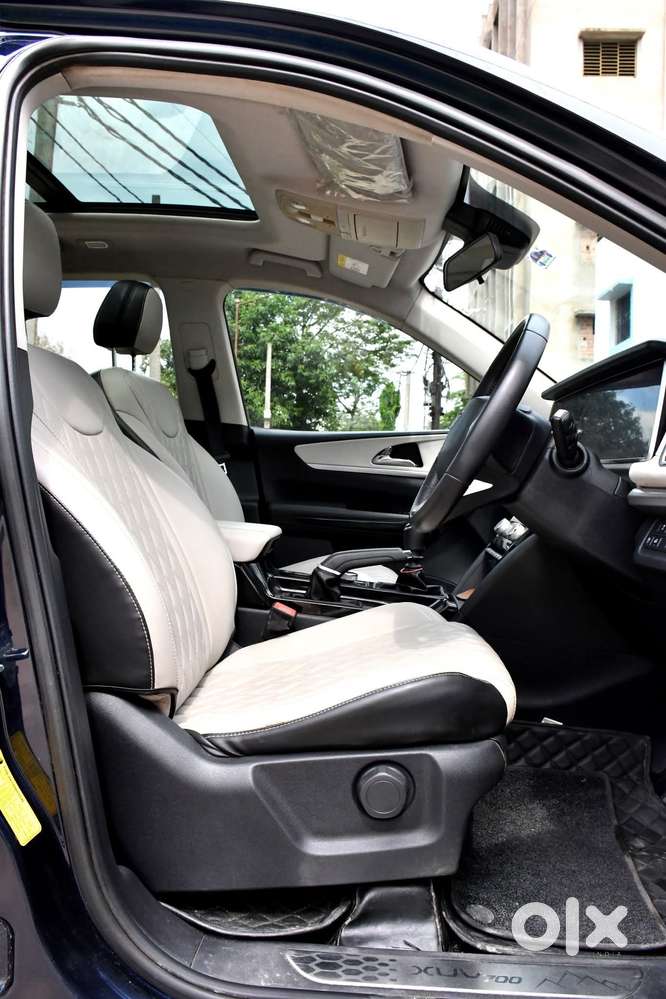 Mahindra Xuv700 2.0 Ax 7 Petrol Mt Str, 2022, Petrol