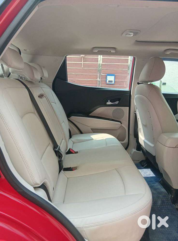 Mahindra Xuv300 W8 (o) 1.5 Diesel Amt Dual Tone, 2020, Diesel