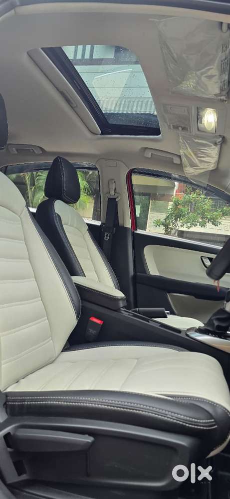 Tata Altroz 1.2 Xza Plus Dark Edition Dct, 2024, Petrol