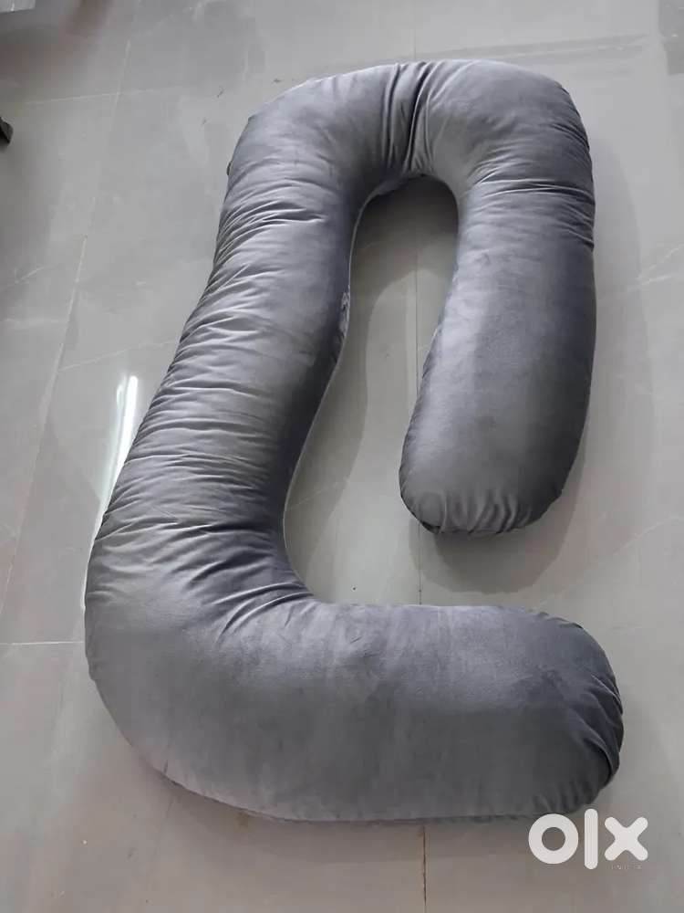 Brand new pregnancy c type pillow and carrycot
