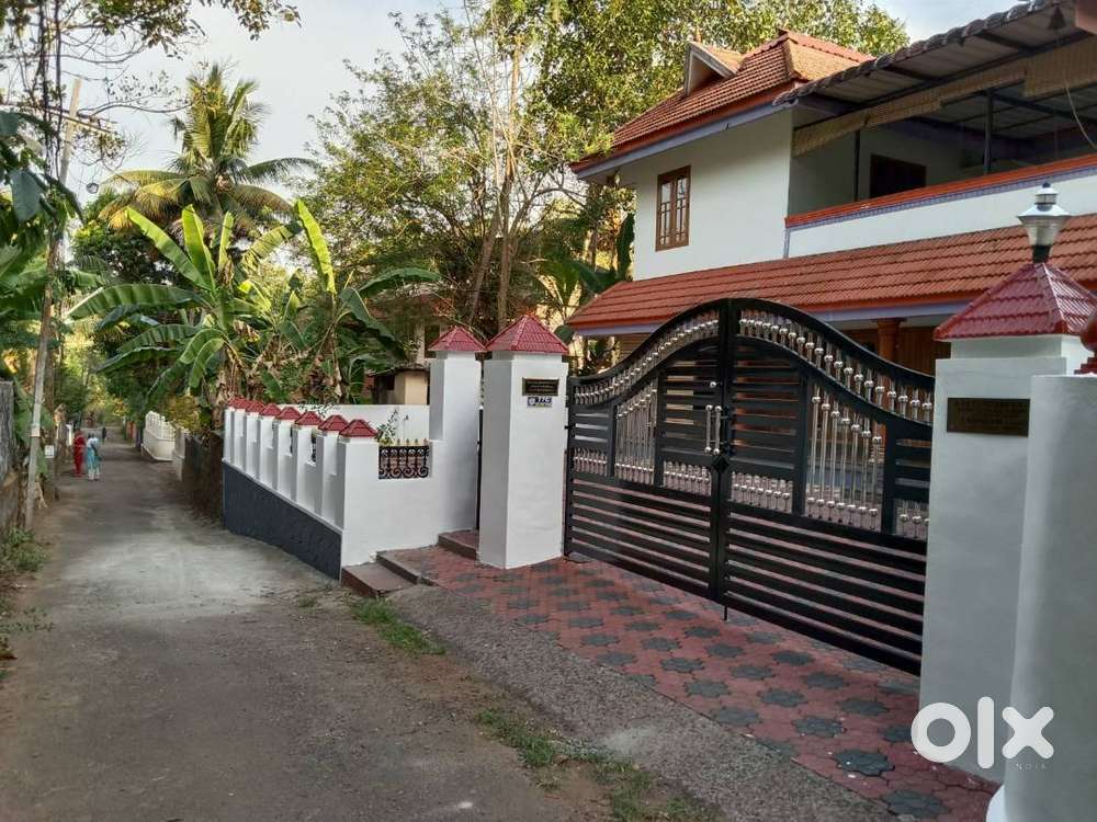 Spacious 4+ BHK House for Sale &ndash; Near Ettumanoor Temple