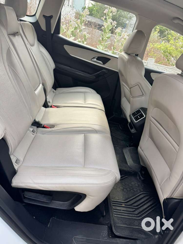 Mahindra Xuv700 Ax7l 6 Str At, 2022, Petrol