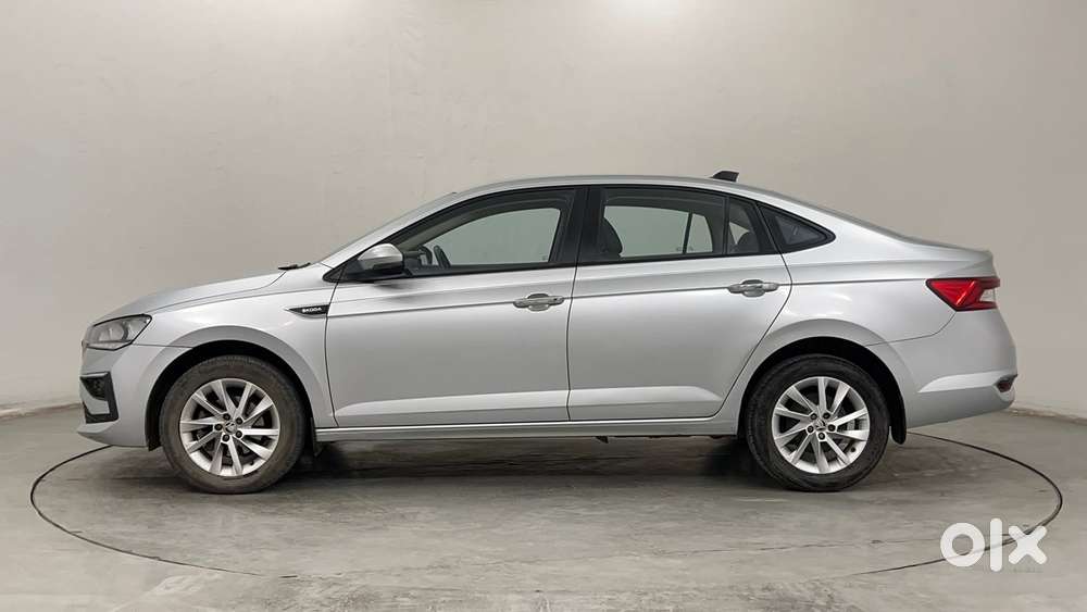 Skoda Slavia Ambition 1.0l Tsi At, 2022, Petrol