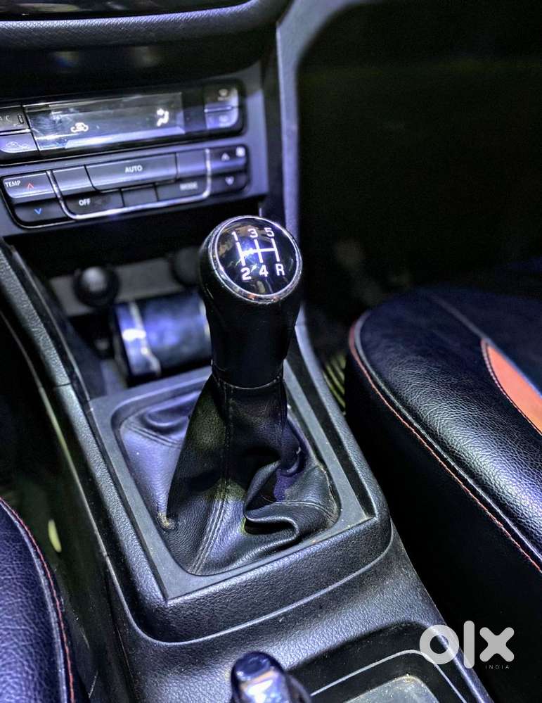 Maruti Suzuki Brezza Zdi+ Dual Tone, 2019, Diesel
