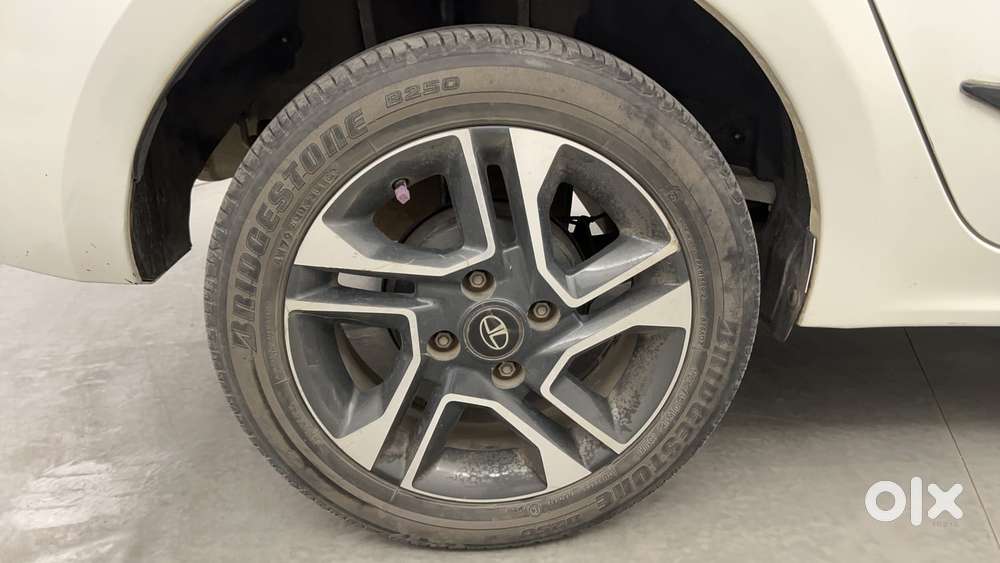 Tata Tigor Xza, 2018, Petrol