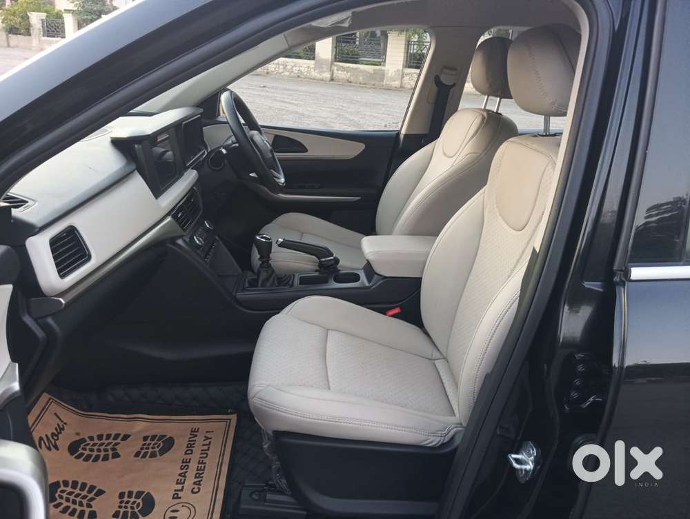 Mahindra Xuv700 2.2 Ax 3 Diesel Mt 7 Str, 2025, Diesel