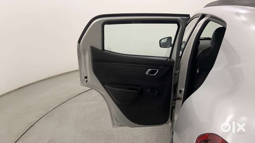 Renault Kwid 2019-ongoing 1.0 Rxt Amt (o), 2018, Petrol