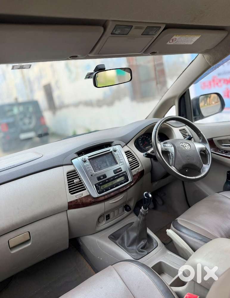 Toyota Innova 2013 Diesel 151000 Km Drivenversion V
