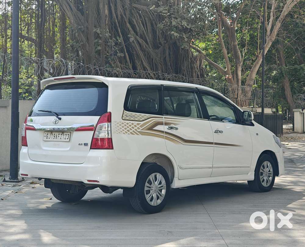 Toyota Innova 2.5 G (diesel) 8 Seater Bs Iv, 2015, Cng & Hybrids
