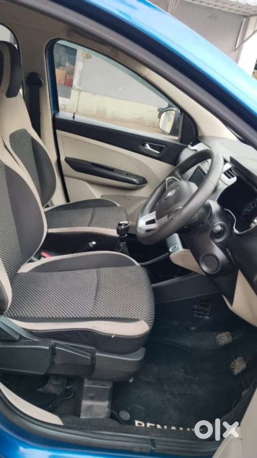Renault Triber Rxz, 2021, Petrol