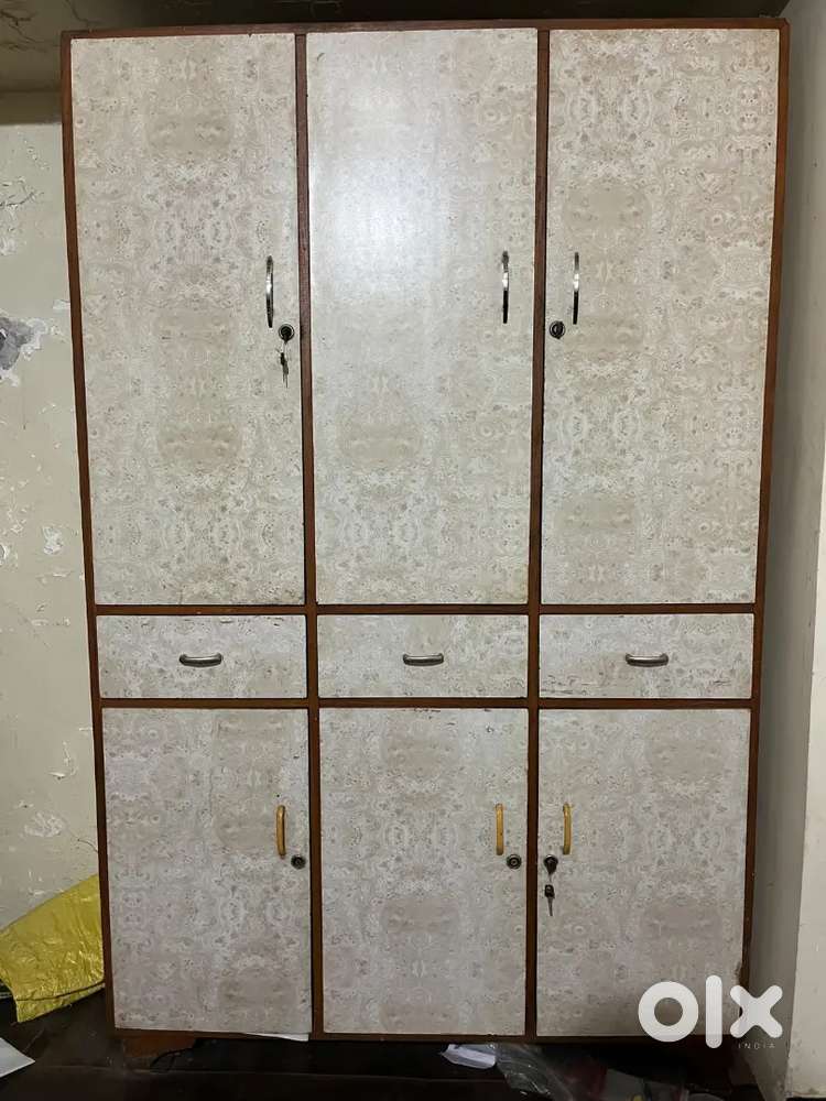 Wardrobe For Sell - Beds & Wardrobes in Thatte Nagar, Nashik - 1860020279