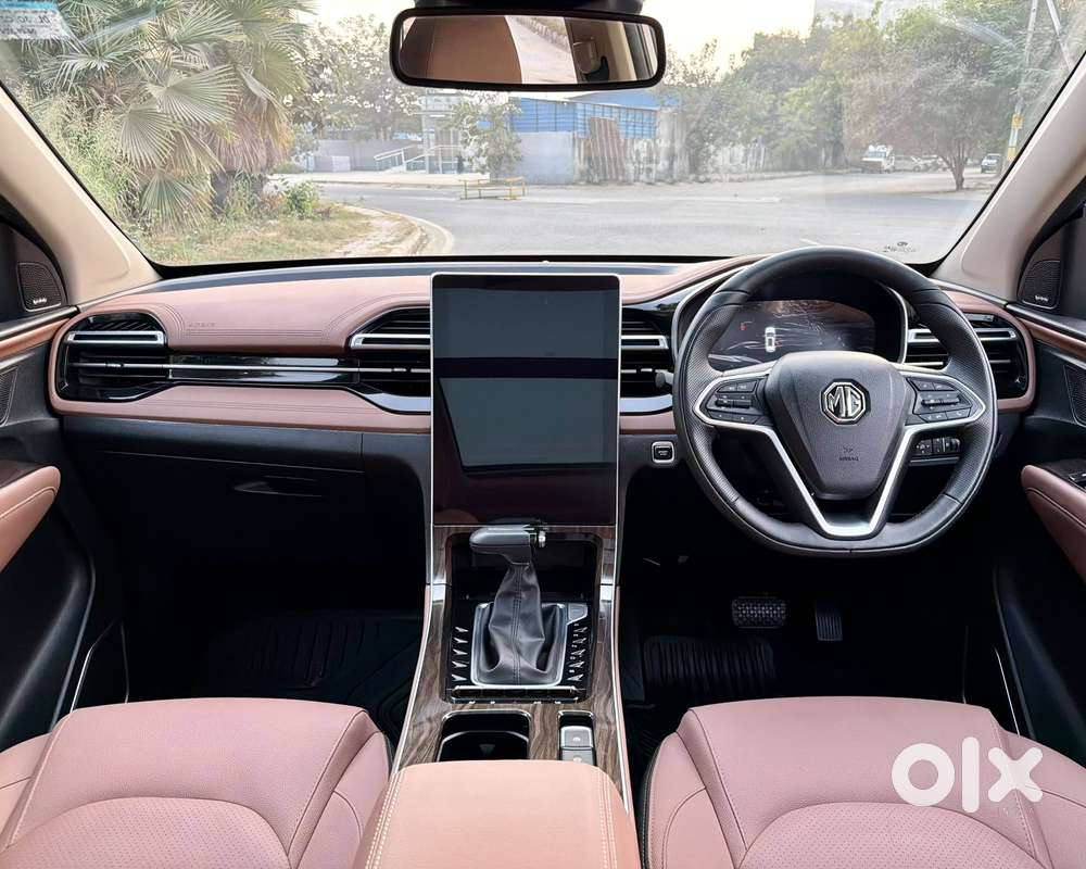 Mg Hector Plus Savvy Pro 1.5 Turbo Petrol Cvt 7 Str Dual Tone, 2024,..