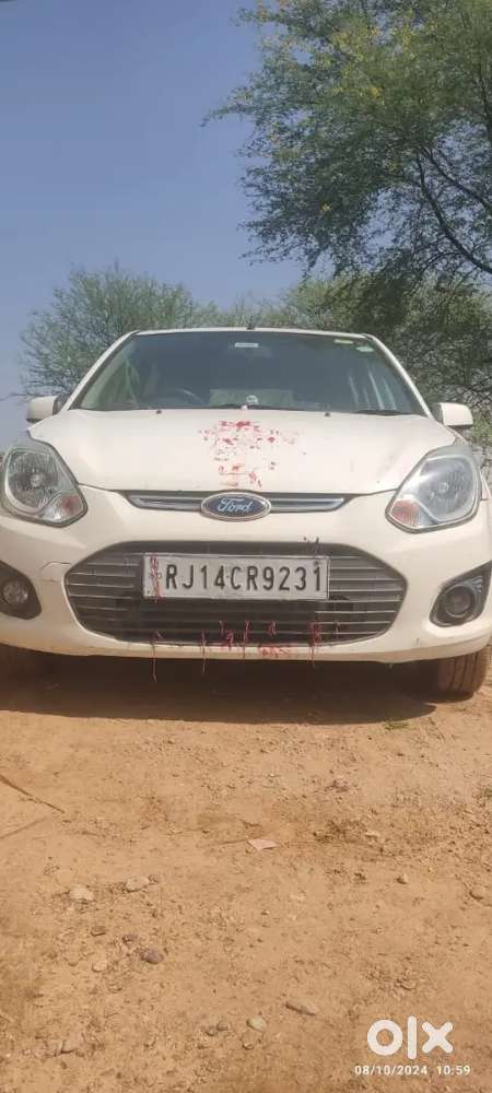 Ford Figo 1.2 Titanium Petrol 2013