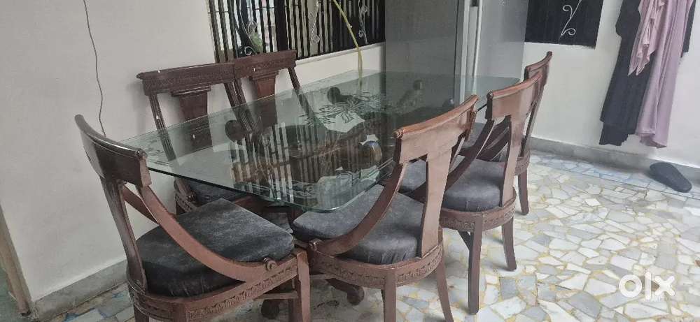 Beautiful dinig table for sale